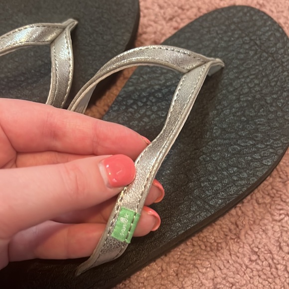 Ladies Sanuk Flip Flips! - Picture 4 of 7